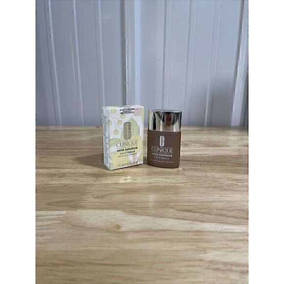 Clinique Anti Blemish Solutions Liquid Makeup 30ml (Various Shades) - FreshAmber - Picture 1 of 8